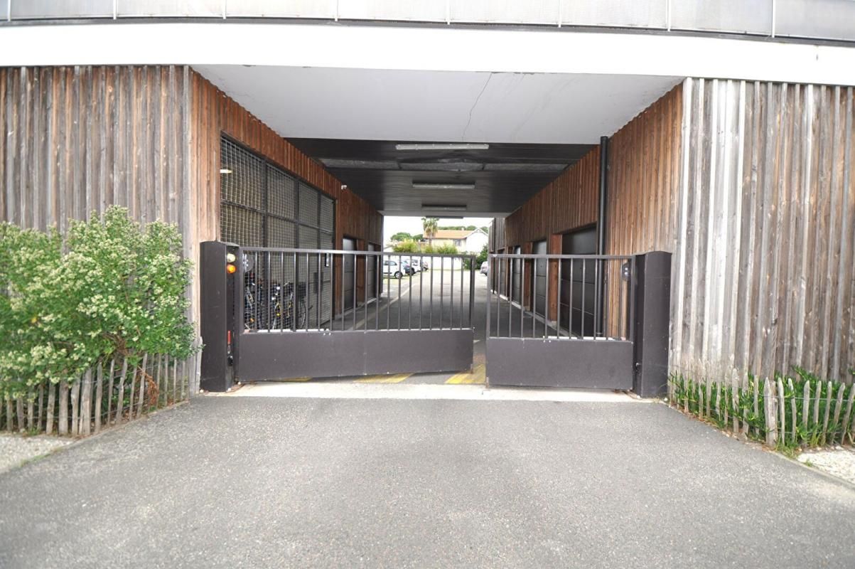 ARCACHON PARKING PRIVE ET SECURISE A AIGUILLON 2