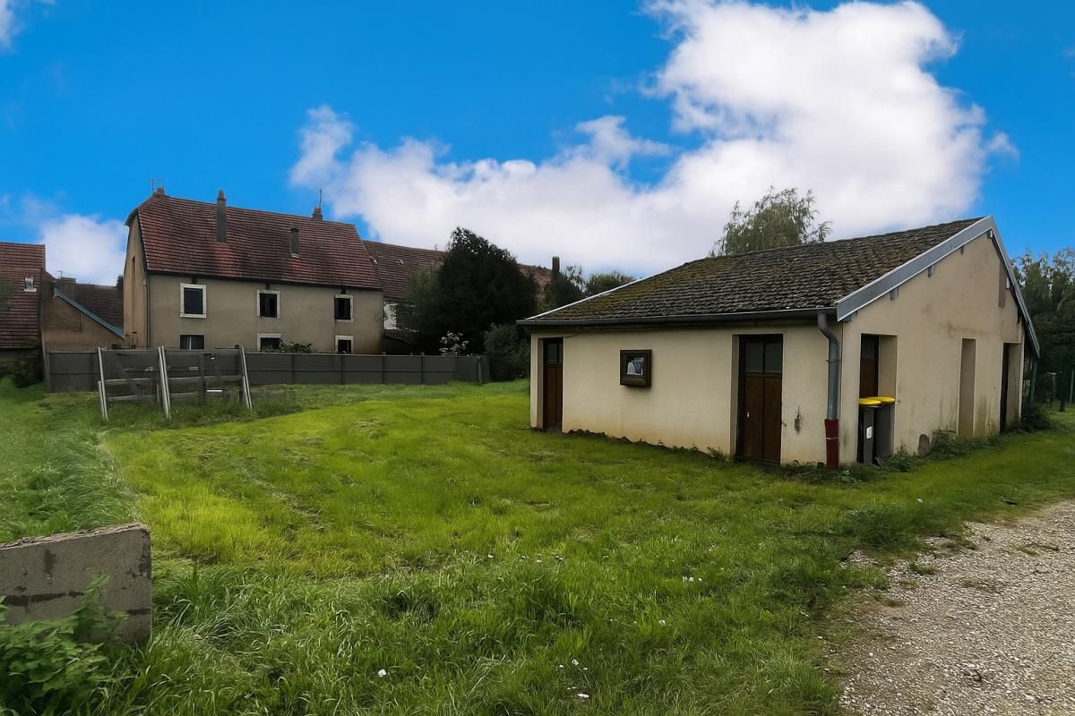 LAVONCOURT 70120 - LAVONCOURT - Maison avec 3 appartements - Prix : 200000  honoraires charge vendeur 3