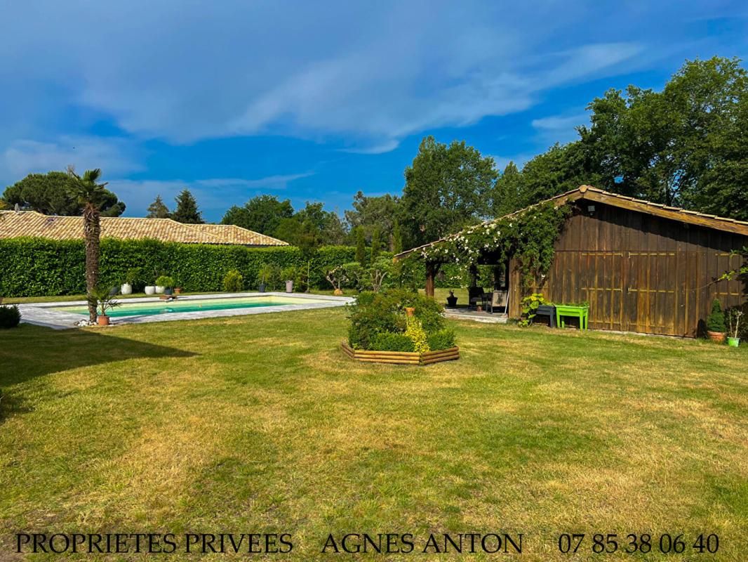 SALLES Maison Salles 6 pièces 4 chambres 148 m2 garage piscine sur grand terrain 3