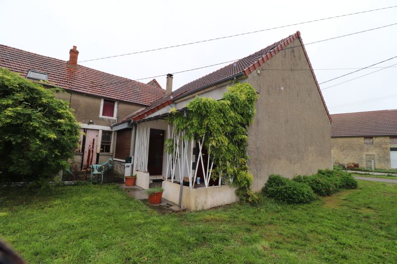 VARENNES-LES-NARCY Maison Varennes Les Narcy 2 pièce(s) 50 m2 1
