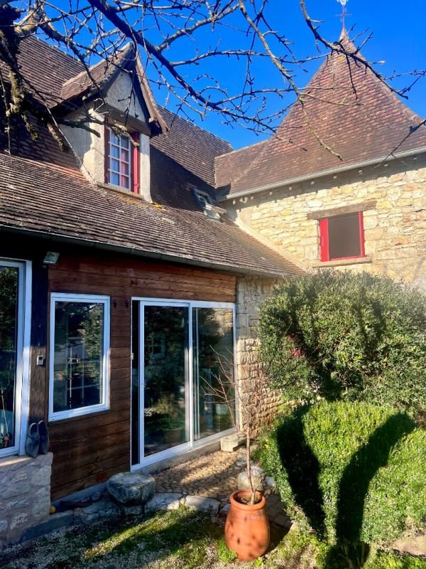 COULAURES Maison de Charme à Coulaures de 105m² 4