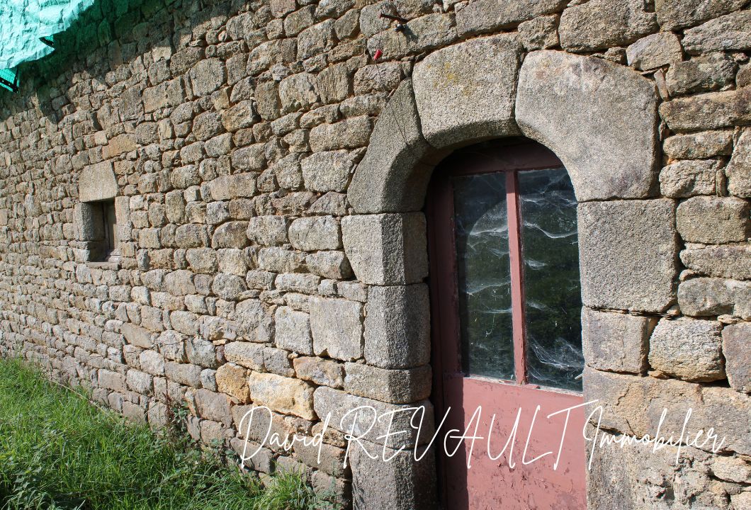 SULNIAC Maison Sulniac 1 pièce(s) 80 m2-Bâtisse en pierre à rénover ? 3 km de Sulniac 1