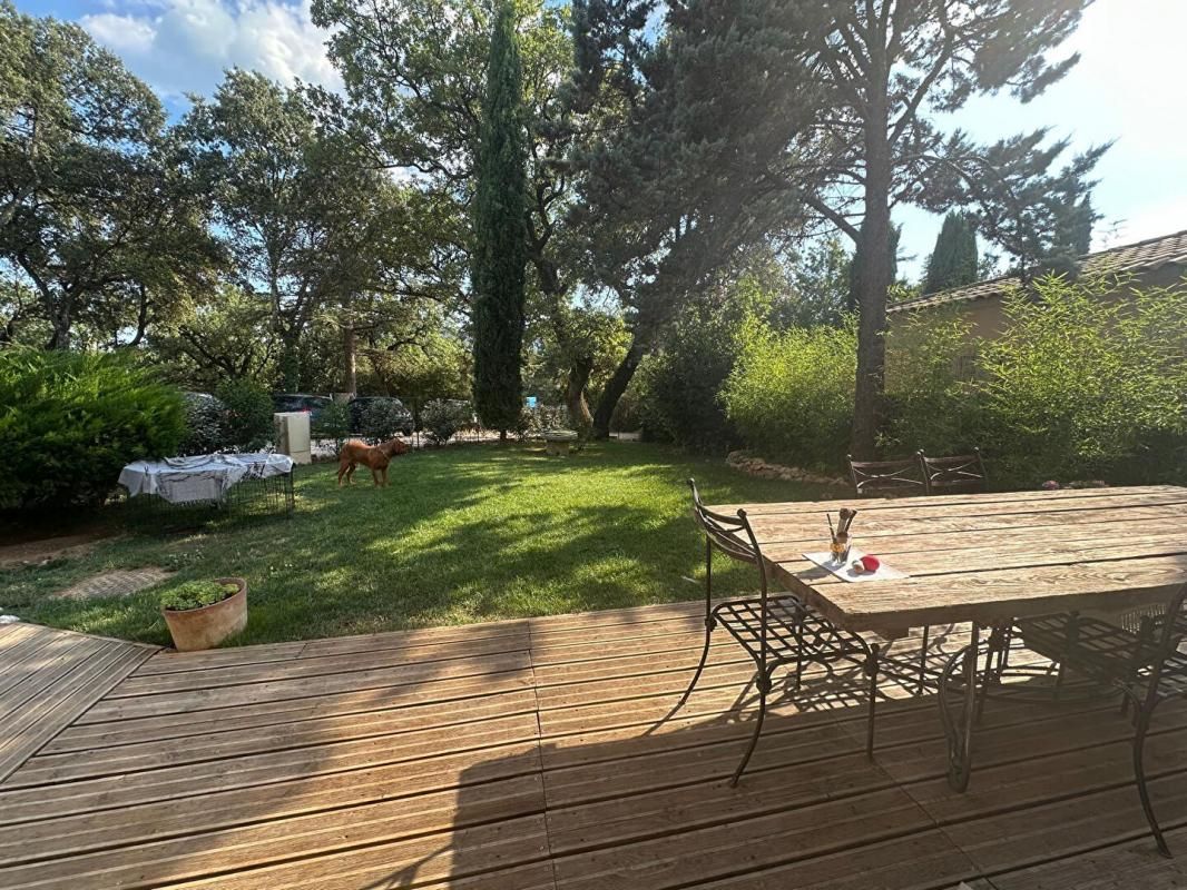 SAINT-MAXIMIN-LA-SAINTE-BAUME Bâtisse du XIXème siècle en pierres 4