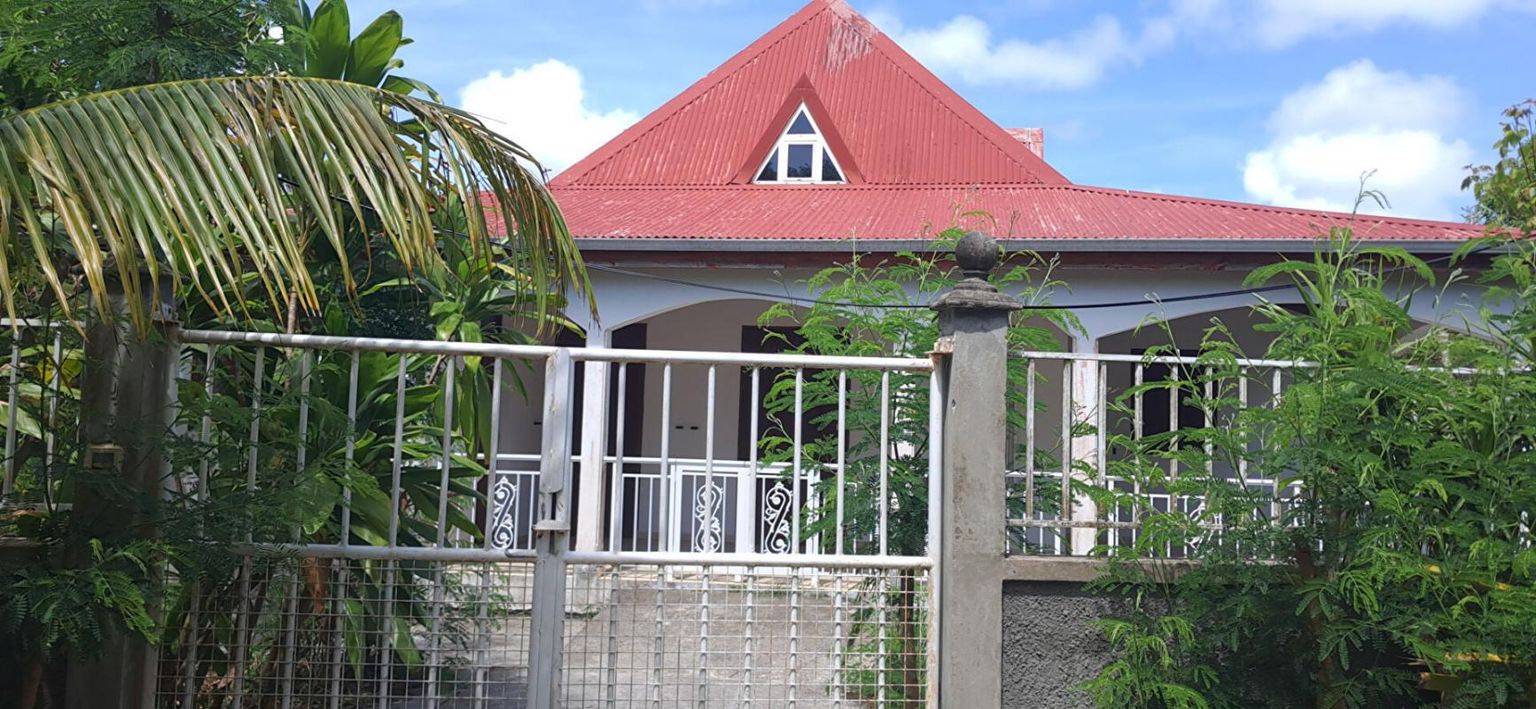 CAPESTERRE-DE-MARIE-GALANTE Capesterre Marie-Galante T5 à louer non meublé 3