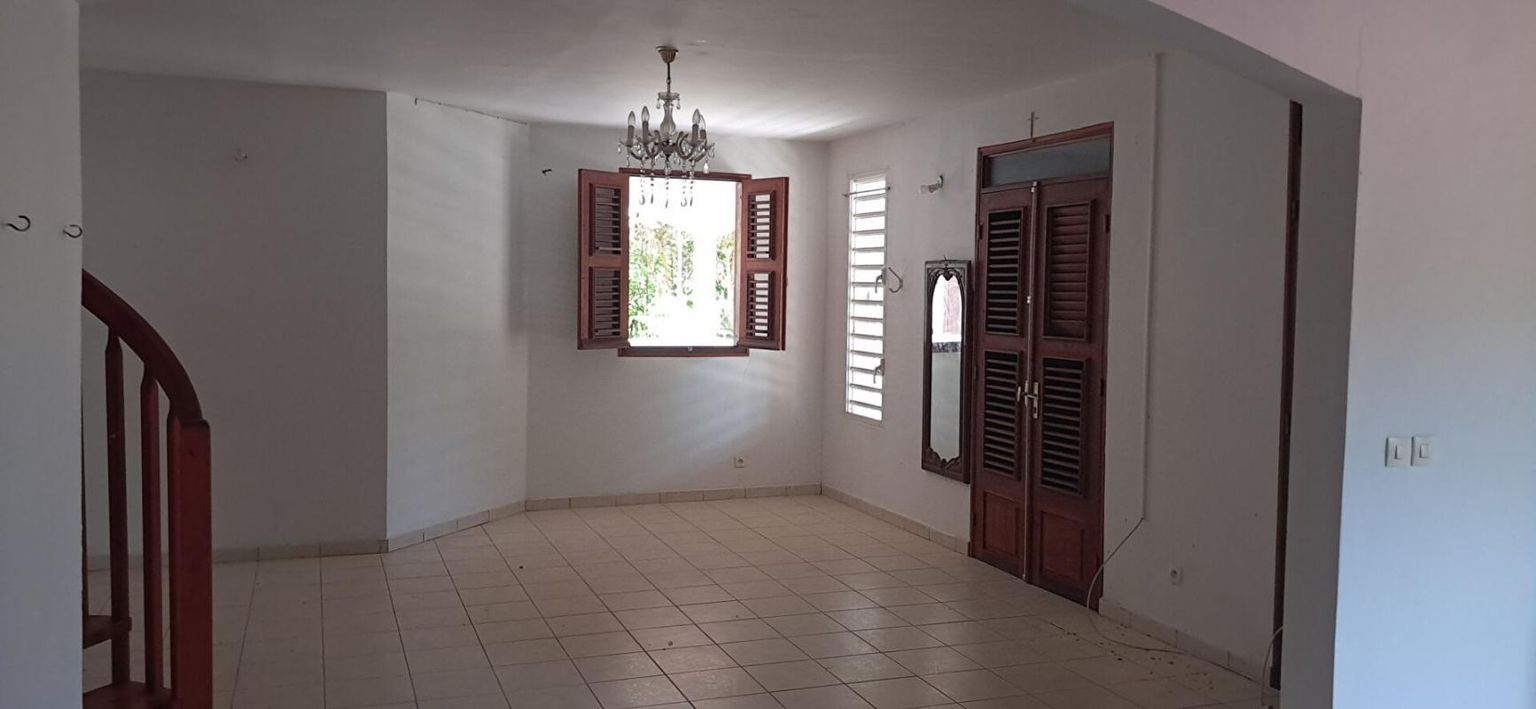 CAPESTERRE-DE-MARIE-GALANTE Capesterre Marie-Galante T5 à louer non meublé 4