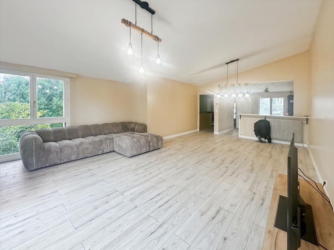 FLOING Pavillon familial 102 m² sur sous-sol complet avec dépendance ? FLOING 3