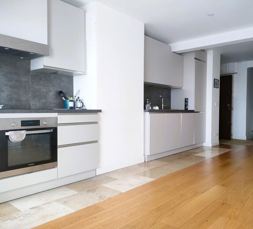PARIS-18E-ARRONDISSEMENT 3 pièce(s)  lumineux avec balcon et vue dégagée 70 m2 3