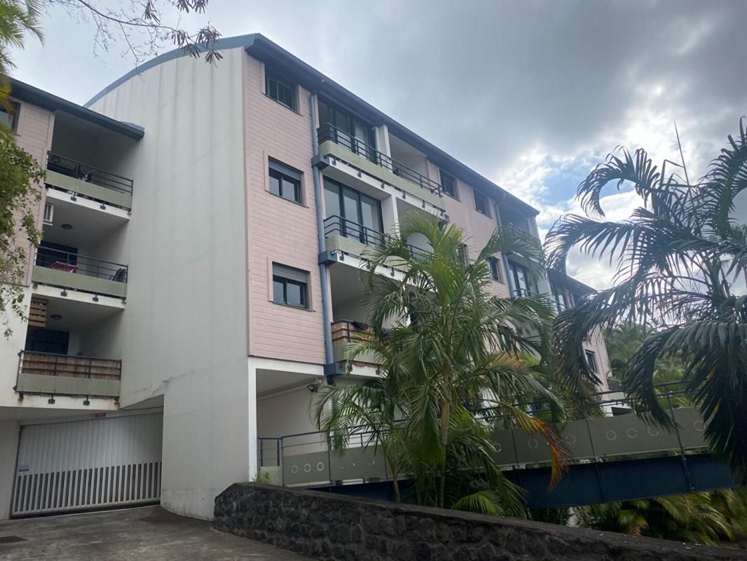 SAINT-DENIS Appartement T2 de 51 m² avec varangue de 9 m² proche du CHU de Bellepierre 97400 1
