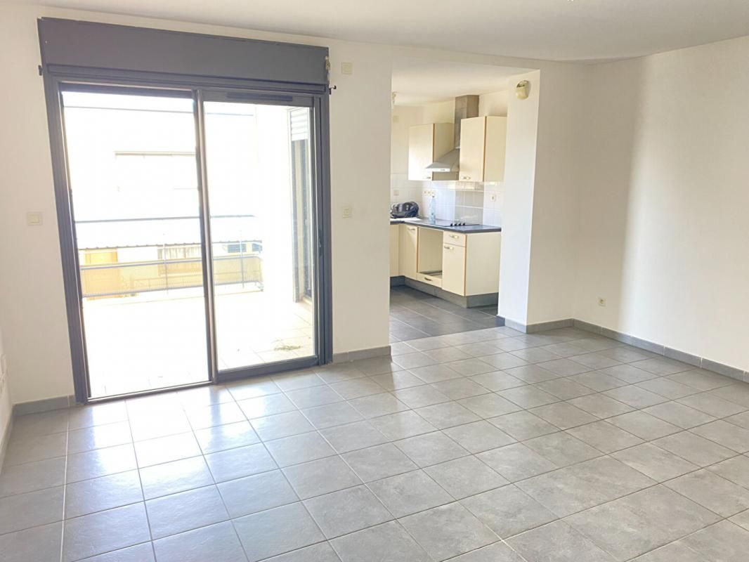 SAINT-DENIS Appartement T2 de 51 m² avec varangue de 9 m² proche du CHU de Bellepierre 97400 2