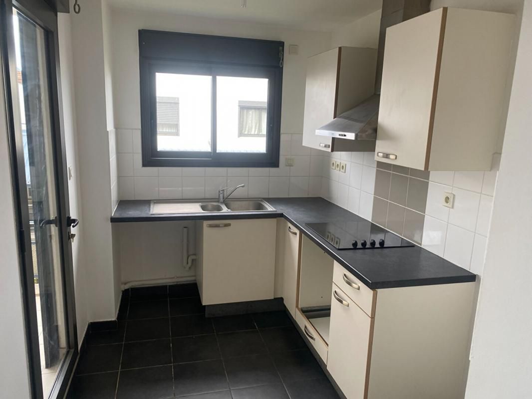 SAINT-DENIS Appartement T2 de 51 m² avec varangue de 9 m² proche du CHU de Bellepierre 97400 4