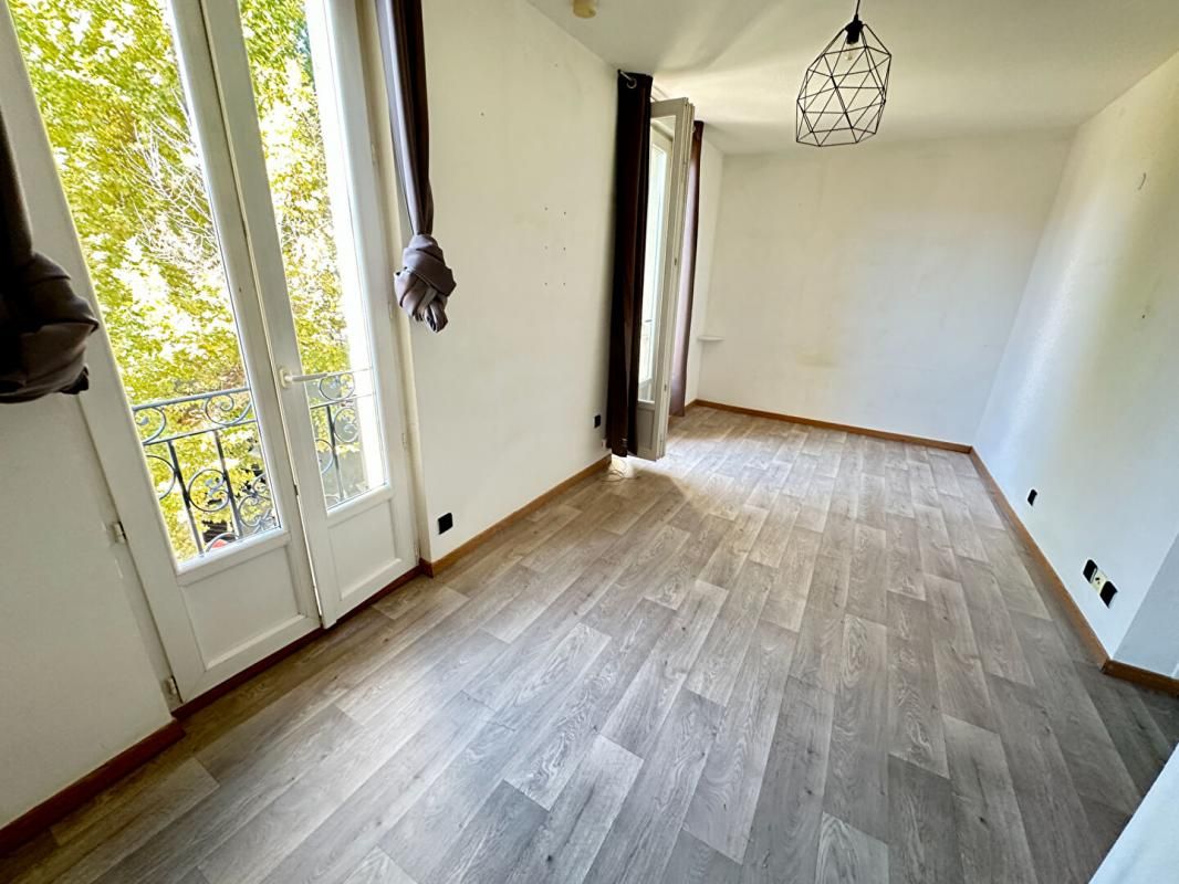 SALON-DE-PROVENCE Studio centre-ville Grans 3
