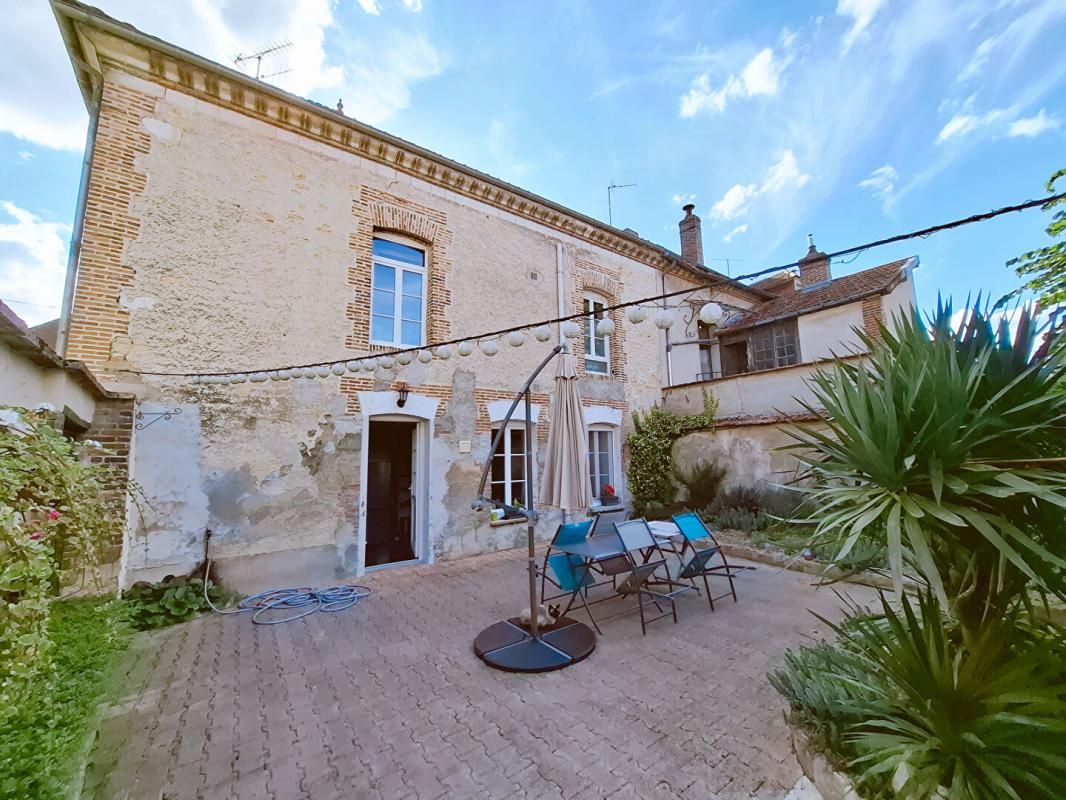 MERY-SUR-SEINE Espace, confort et lumière pour cette maison aux abords du centre ville 1