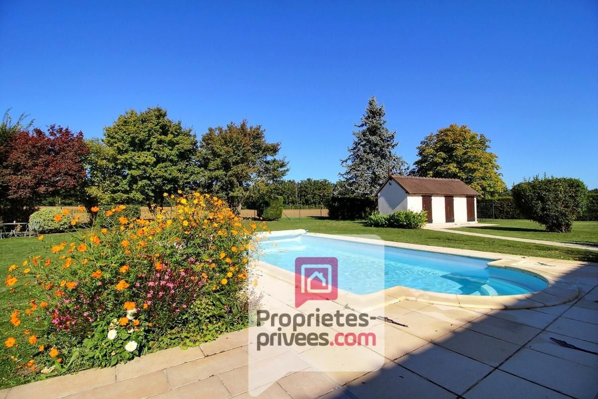 MONTARGIS 1h de PARIS - A VENDRE MAGNIFIQUE LONGERE à COLOMBAGES de 200 m2 environ, PISCINE, TERRAIN 2300 m2 2