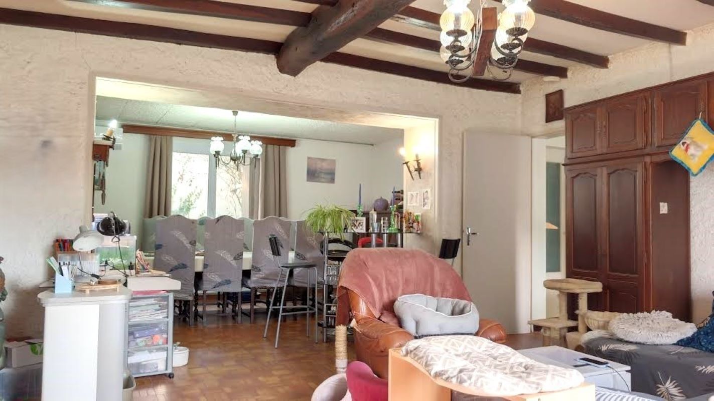 SAINT-MARTIN-DU-BOIS Maison en pierre 2