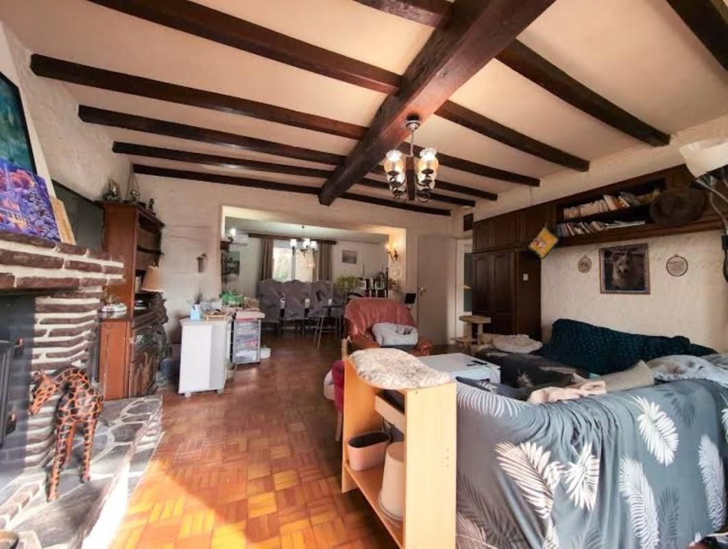 SAINT-MARTIN-DU-BOIS Maison en pierre 3
