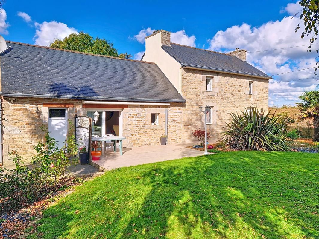 LANHOUARNEAU Maison, hangar 280m² et plusieurs dépendances 2