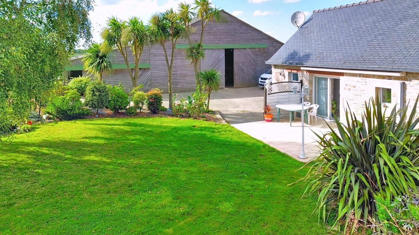LANHOUARNEAU Maison, hangar 280m² et plusieurs dépendances 3