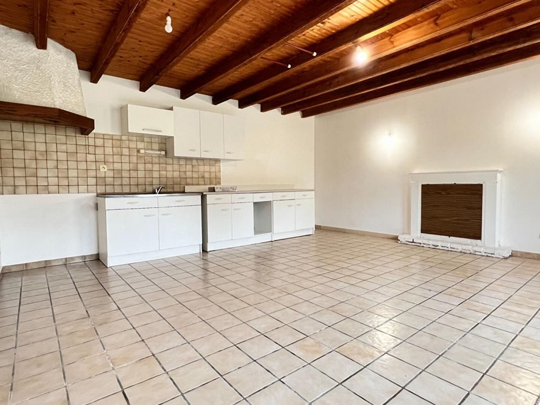 PLESSE Maison de bourg - 3 chambres 2
