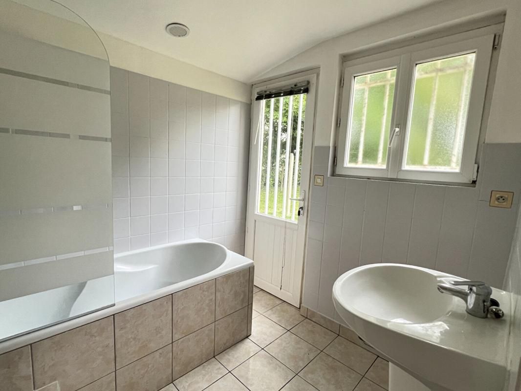 PLESSE Maison de bourg - 3 chambres 4