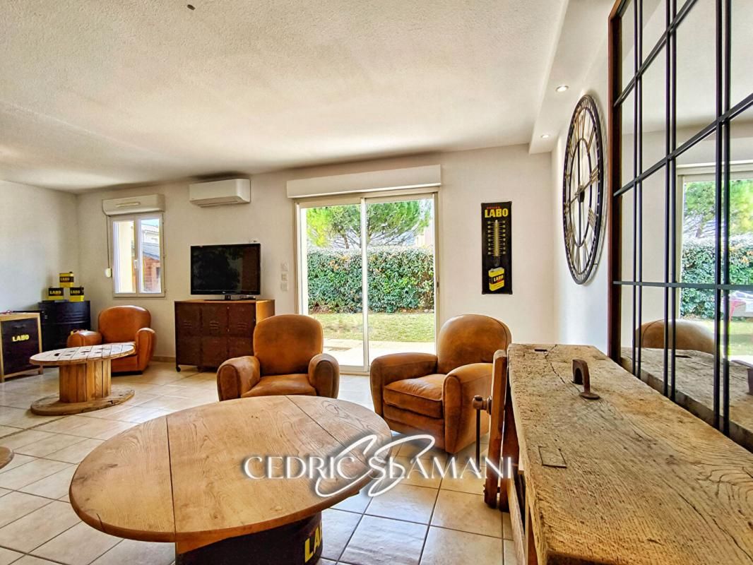 VILLEMOUSTAUSSOU MAISON R+1 80M2, CUISINE, SALON, 2 CHAMBRES, SALLE D'EAU, 1 WC, JARDIN, GARAGE 2