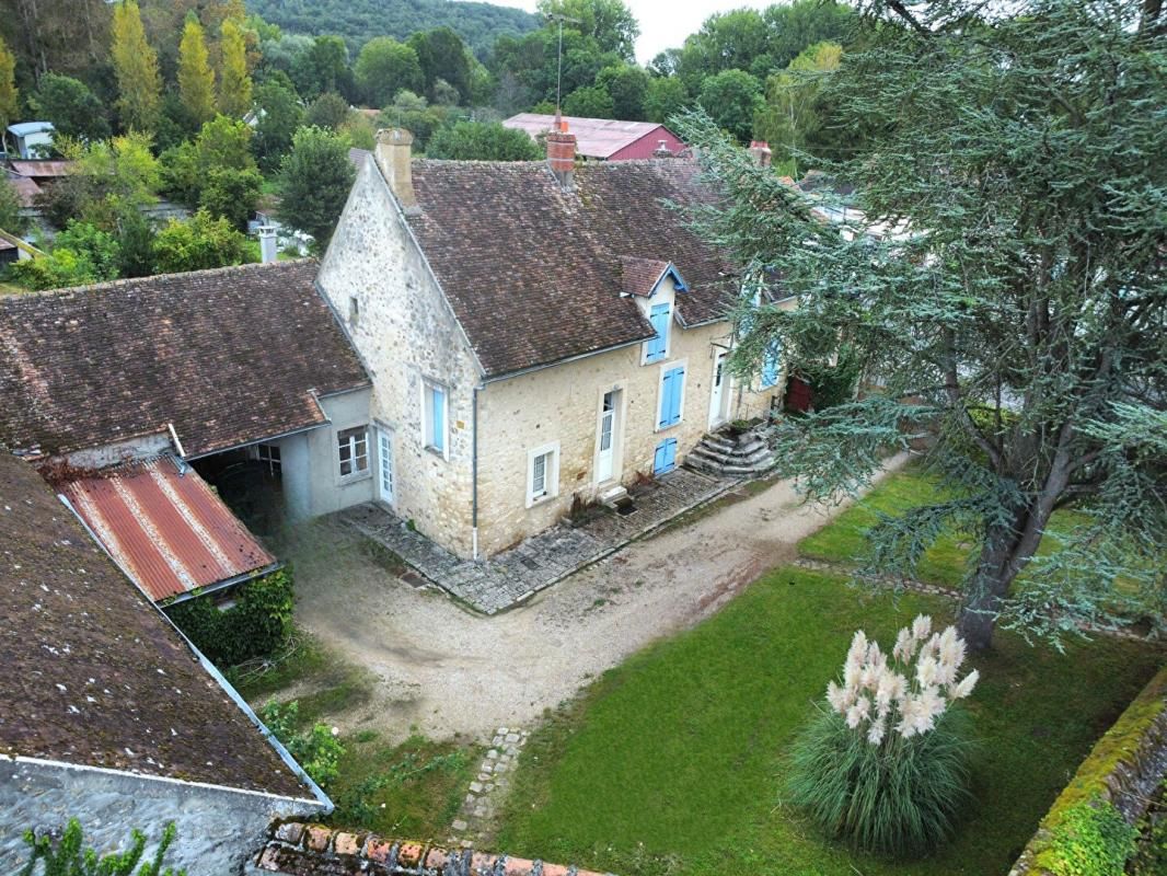 FLAGY Maison en pierre de caractère à Flagy : Authentique et pleine de potentiel 2