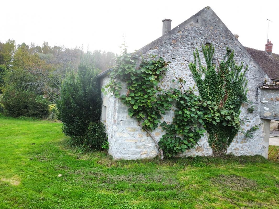 FLAGY Maison en pierre de caractère à Flagy : Authentique et pleine de potentiel 4
