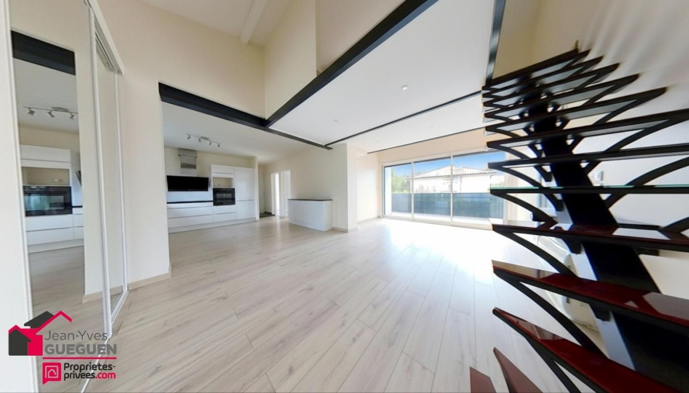 LABEGE Labège -  Appartement-villa rénové avec goût, lumineux, avec véranda, balcon filant, garage et stationnements 2