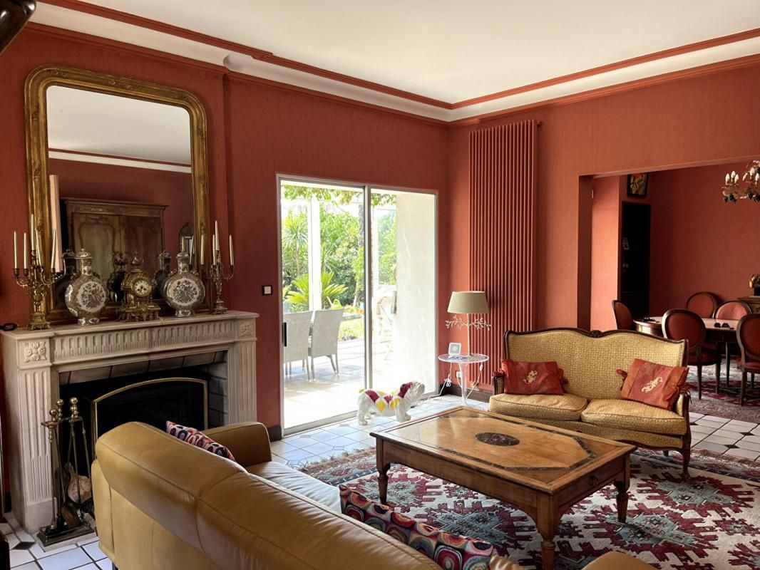 SAINT-ANDRE-DE-CUBZAC Maison Saint Andre De Cubzac 330 m2 4