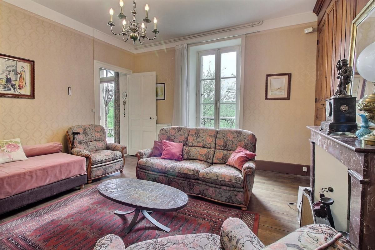 VIGEOIS Maison en pierre début 20ème , dépendances, vue dégagée + terrain arboré 11 500 m² avec 1 puits - Vigeois (19) 4