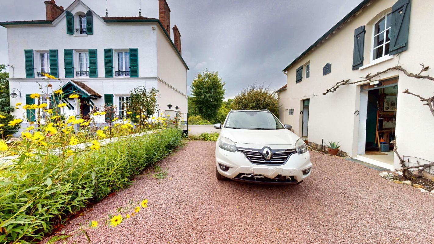 JOUY-SUR-MORIN MAISON BOURGEOISE  229 M2 + dépendance 155 m2 PRIX  467900 3