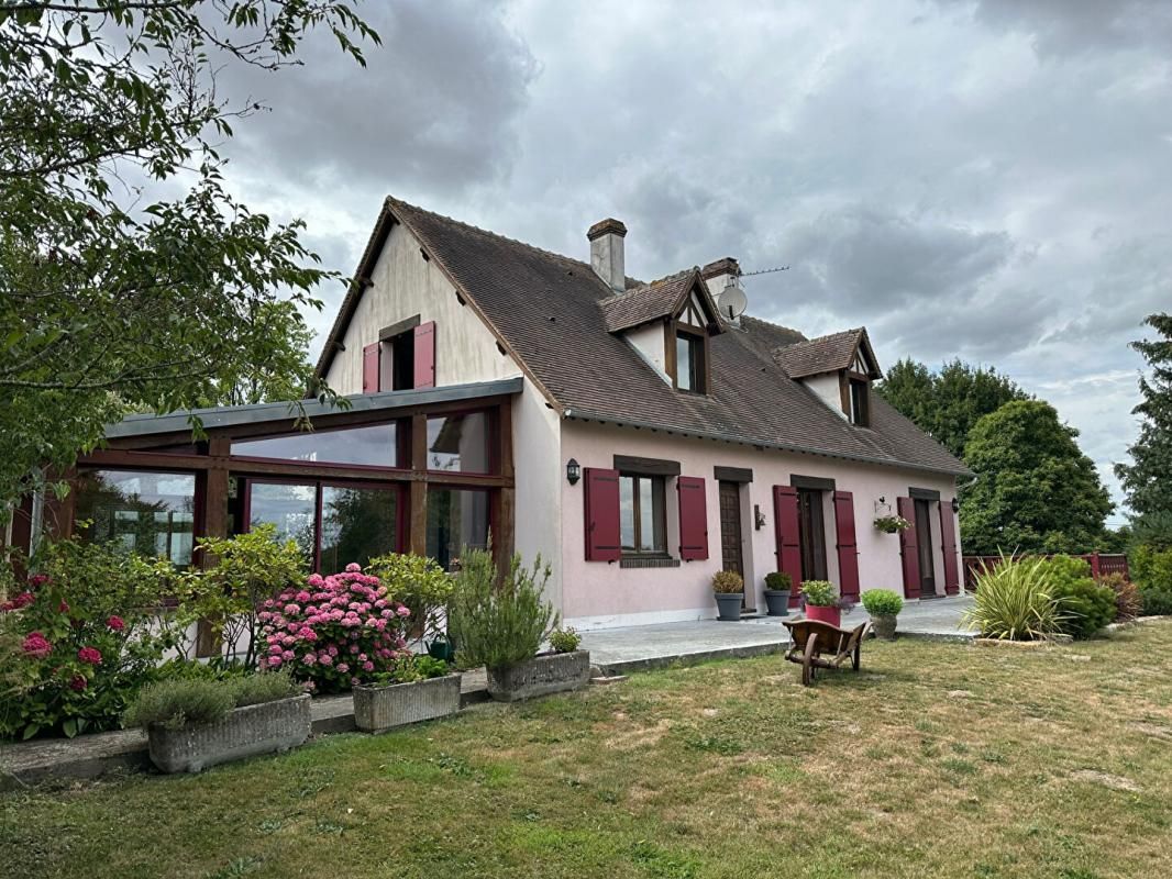 SAINT-DENIS-D'AUTHOU Spacieux pavillon familial à Saintigny 8 pièces 200 m2 1