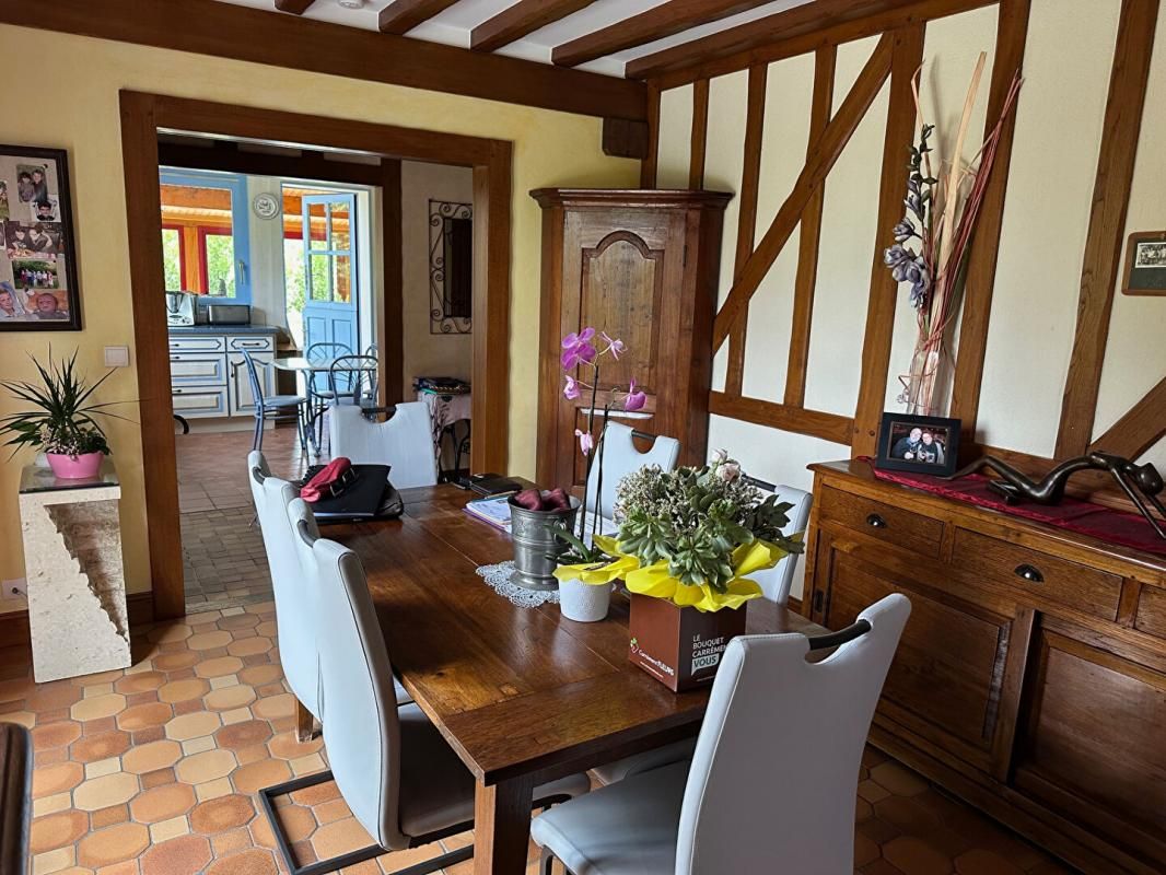 SAINT-DENIS-D'AUTHOU Spacieux pavillon familial à Saintigny 8 pièces 200 m2 4