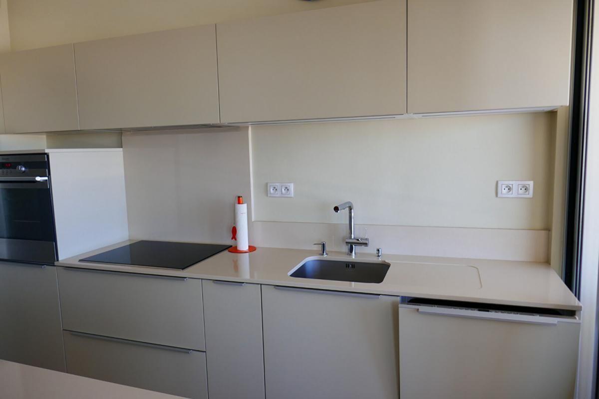 BORDEAUX BORDEAUX MERIADECK  Appartement 4 pièces dernier étage avec  ascenseur  un cellier et parking 3