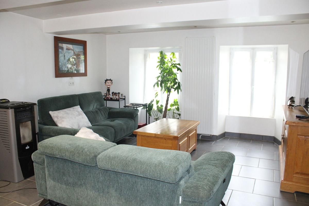LANGOGNE Maison Langogne 5 pièce(s) 129 m2 avec cour et garage 3