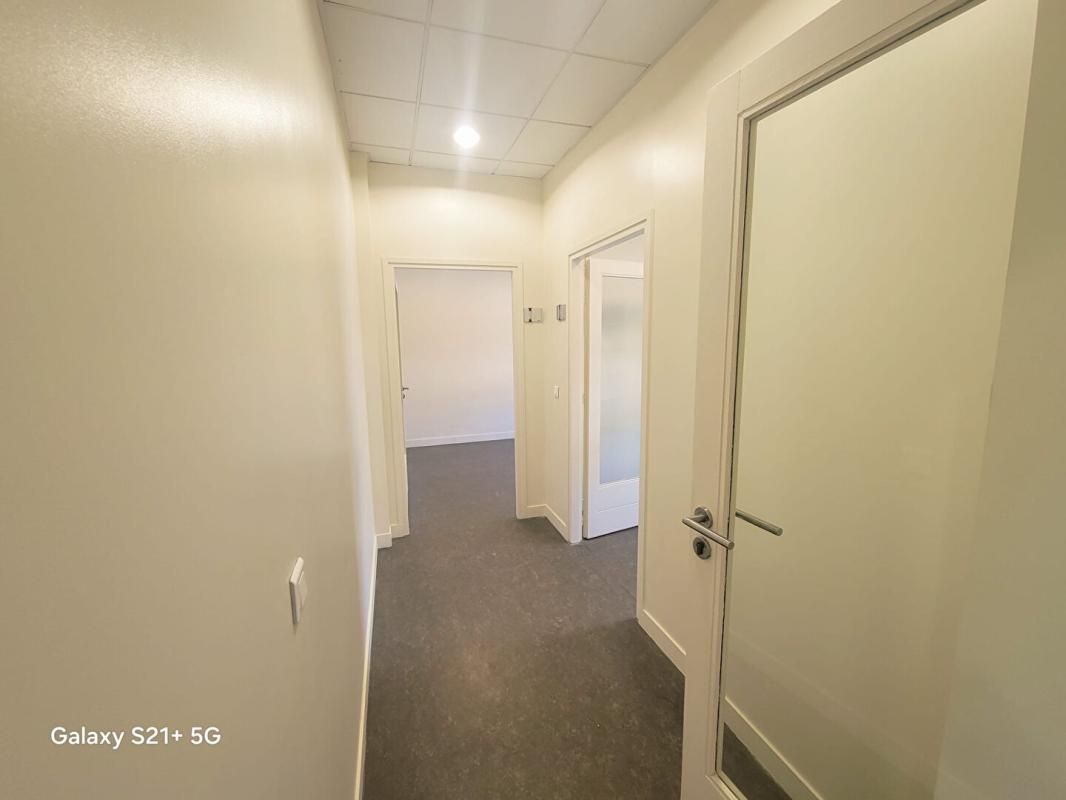 NOGENT-SUR-OISE NOGENT SUR OISE - BUREAU 25 m² / 450  PAR MOIS 3