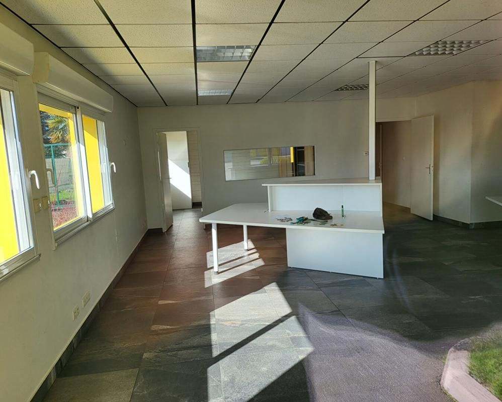 LE MANS Entrepôt /batiments industriels/ logistique 3400 m² 4