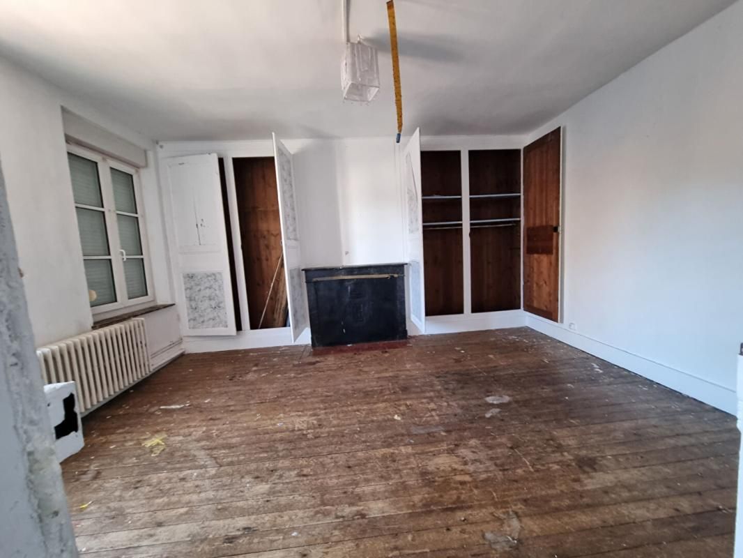 HIRSON Maison Hirson 8 pièce(s) 196 m2 4