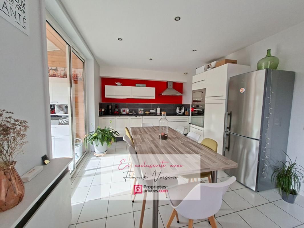 LES HERBIERS A VENDRE en EXCLUSIVITE aux Herbiers - Maison de 78 m2 sur sous-sol avec 1 chambre et 1 bureau sur un terrain de 398 m2 env 3
