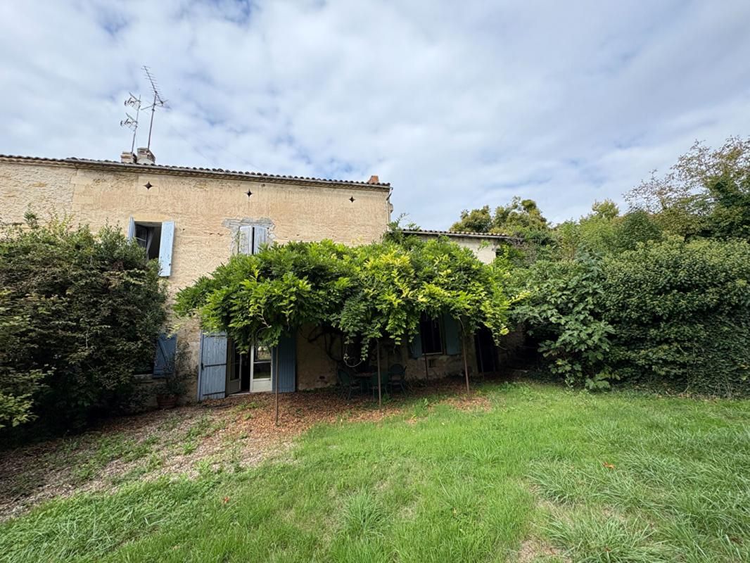 BARIE VENTE EXCLUSIVE : MAGNIFIQUE CORPS DE FERME EN PIERRE - L'AUTHENTICITÉ AUX PORTES DE BORDEAUX à Barie 7 pièces 215 m2 2