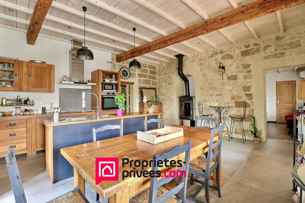 UZES A 7km d'Uzès , mas de village avec terrain et piscine 3