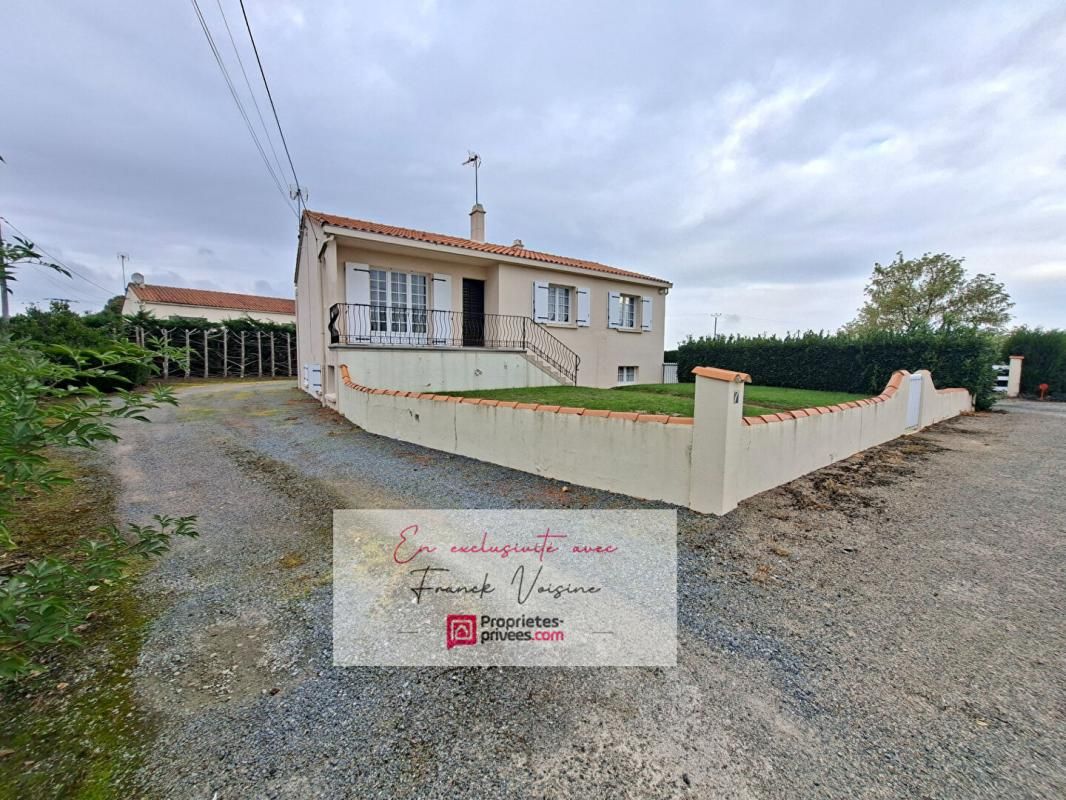 SAINT-PAUL-EN-PAREDS A VENDRE en Exclusivité à Saint Paul en Pareds, maison de 137 m2 avec 2 chambres et 1 studio sur une parcelle de 848 m2 env 1