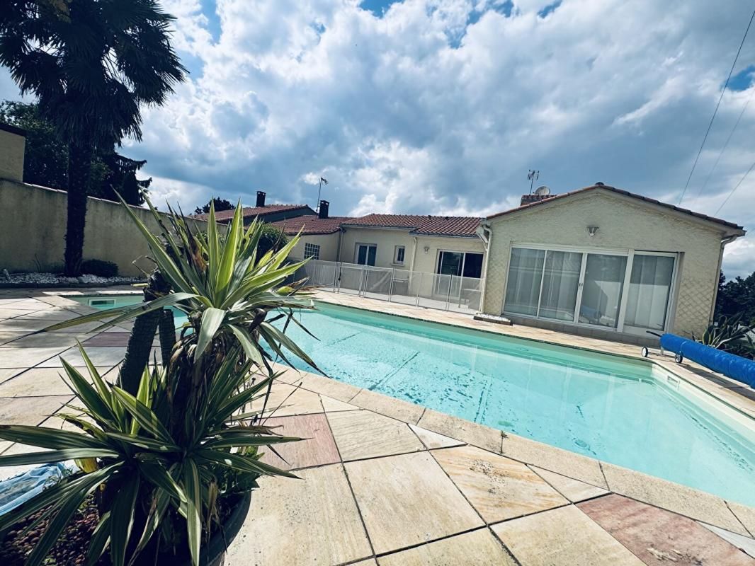 Maison Cholet 7 pièce(s) 141 m2