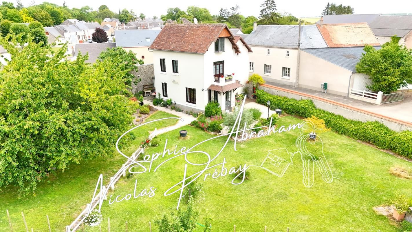 ANGERVILLE Maison en pierre de 10 pièces, 6 chambres, bureau, garage et terrain 1