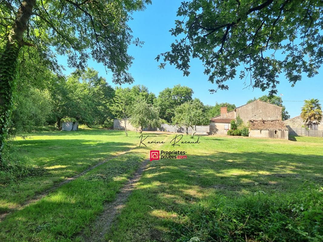 AUBIGNY-LES CLOUZEAUX Maison  3 chambres 97 m²,  grand terrain 1