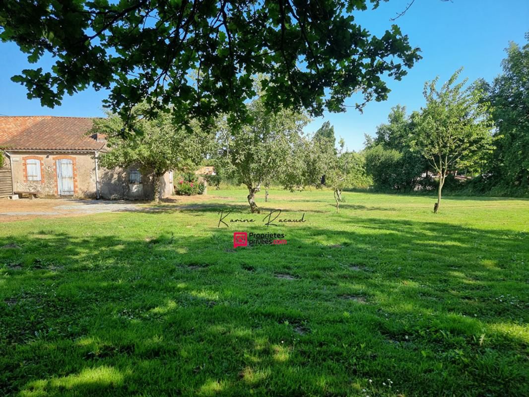 AUBIGNY-LES CLOUZEAUX Maison  3 chambres 97 m²,  grand terrain 2