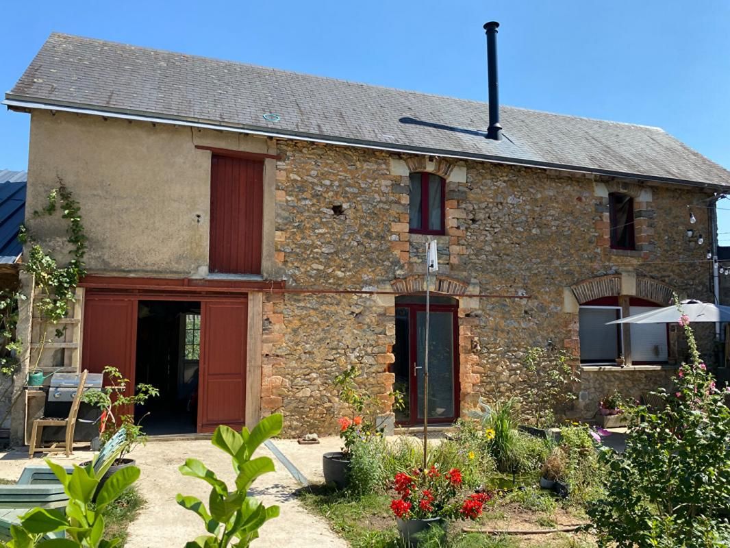 BOUERE Maison Bouere 6 pièce(s) 239 m2 avec logement annexe 2