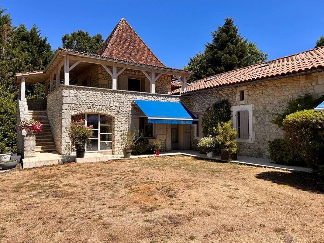 TRELISSAC Propriété d'Exception au coeur du Périgord : Un héritage du XIVe siècle sublimé par la modernité, 270 m² habitables, 7ha de terrain à TRELISSAC 24750 3