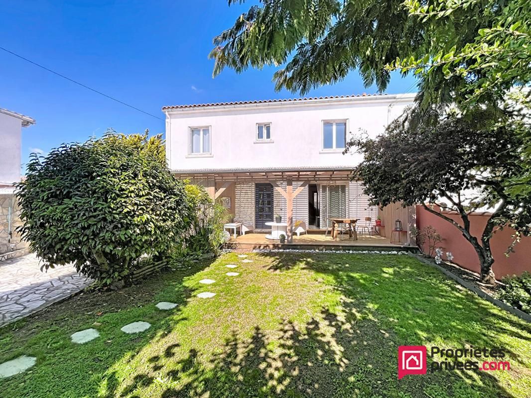 LA ROCHELLE La Rochelle - Quartier Saint Eloi - Maison 8 pièce(s) 174 m2 - 5 chambres - Parcelle de 355m2 1
