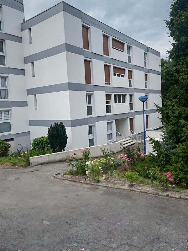 DEVILLE-LES-ROUEN Appartement T3 lumineux avec balcon, garage et caves ? Déville-lès-Rouen 1