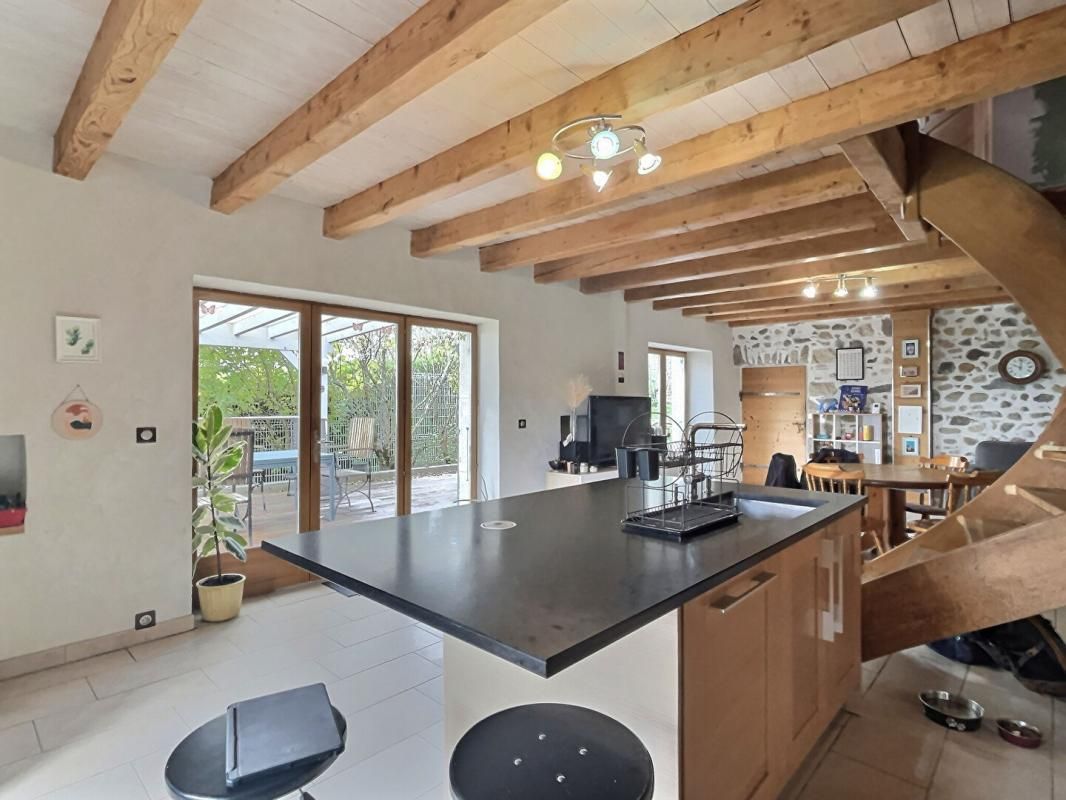 CHAINAZ-LES-FRASSES EXCLUSIVITE POUR CETTE MAISON DE VILLAGE MITOYENNE 119 m² habitables (135 m² utiles) m² 2